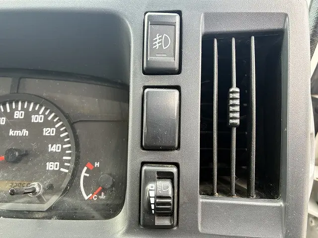 いすゞ エルフ TRG-NHR85A(2WD)の写真38