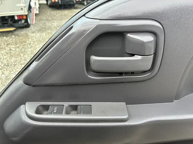 いすゞ エルフ TRG-NHR85A(2WD)の写真40