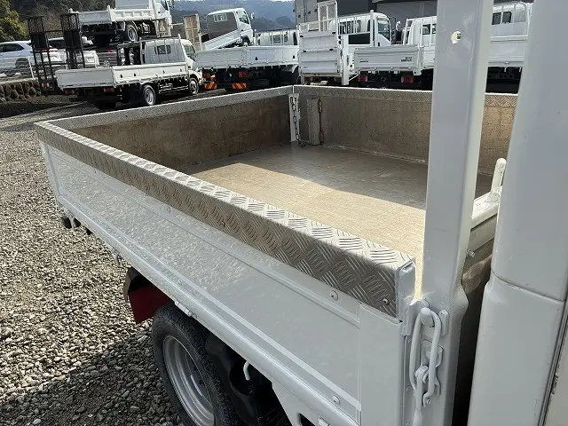 いすゞ エルフ TRG-NHR85A(2WD)の写真48