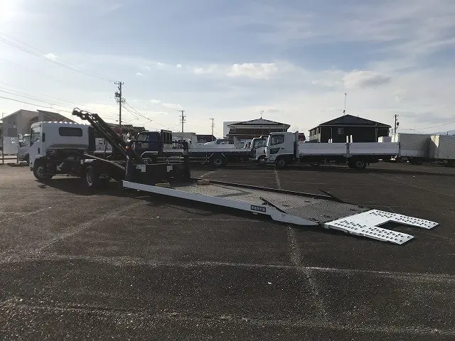 いすゞ エルフ TRG-NPR85AN(2WD)の写真4