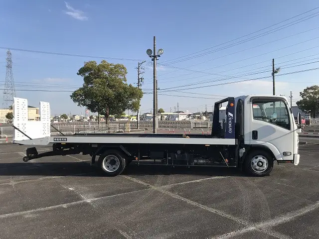 いすゞ エルフ TRG-NPR85AN(2WD)の写真15