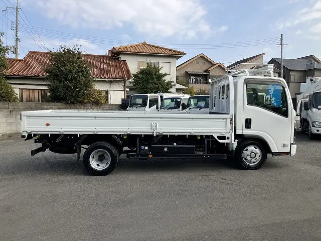 いすゞ エルフ 2RG-NLR88AC(2WD)の写真5