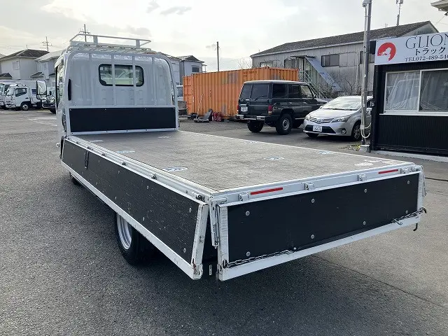 いすゞ エルフ 2RG-NLR88AC(2WD)の写真13