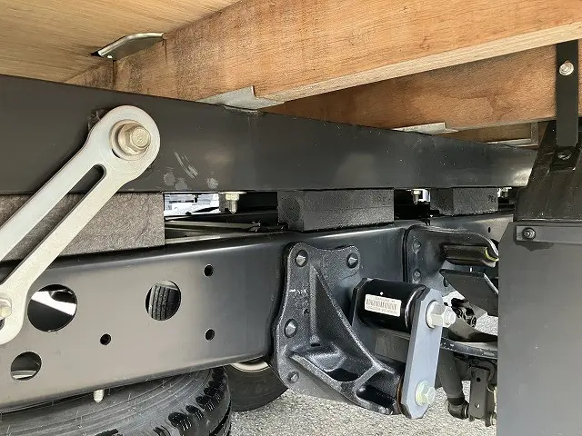 いすゞ エルフ 2RG-NLR88AC(2WD)の写真32