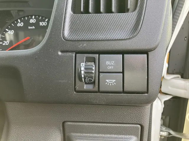 いすゞ エルフ 2RG-NLR88AC(2WD)の写真35