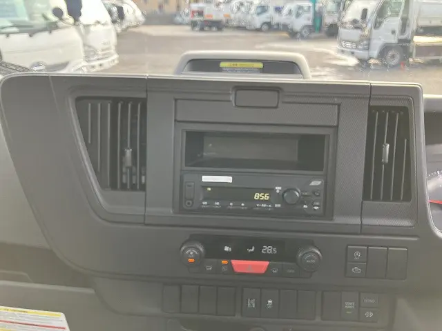 いすゞ エルフ 2RG-NLR88AC(2WD)の写真39