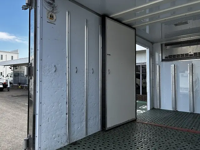 日野 デュトロ 2RG-XZC605M(2WD)の写真17