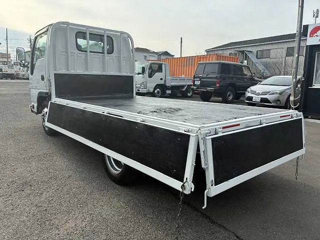 いすゞ エルフ TRG-NHR85A(2WD)の写真15