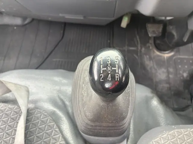 いすゞ エルフ TRG-NHR85A(2WD)の写真46