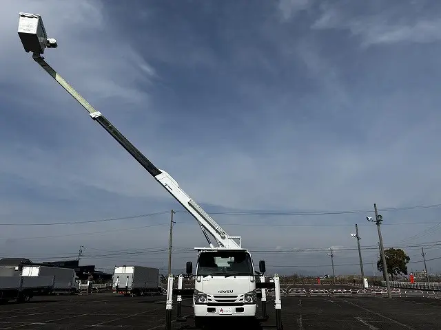 いすゞ エルフ TKG-NKR85YN(2WD)の写真9