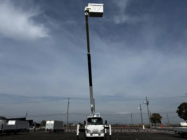 いすゞ エルフ TKG-NKR85YN(2WD)の写真10