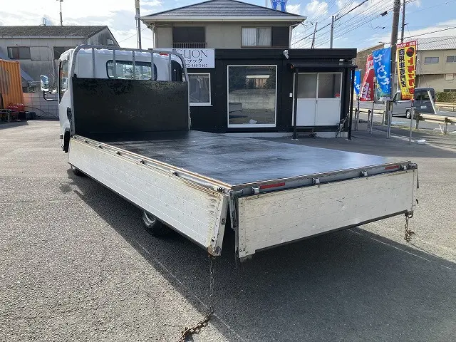 いすゞ エルフ TRG-NNR85AR(2WD)の写真13