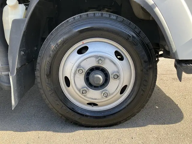 いすゞ エルフ TRG-NNR85AR(2WD)の写真23