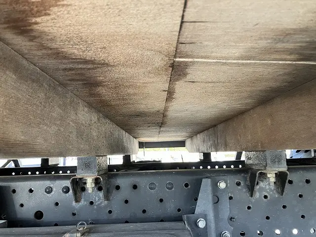 いすゞ エルフ TRG-NNR85AR(2WD)の写真33