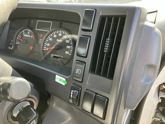 いすゞ エルフ TRG-NNR85AR(2WD)の写真37