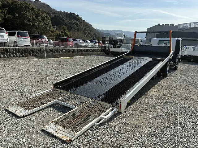 いすゞ エルフ BDG-NPR85AN(2WD)の写真15