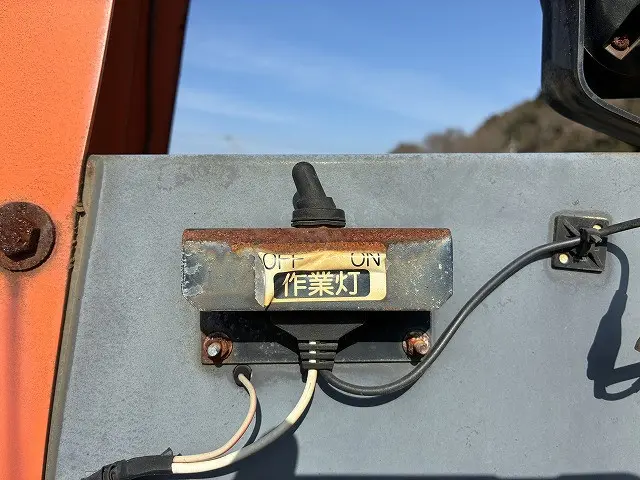 いすゞ エルフ BDG-NPR85AN(2WD)の写真32