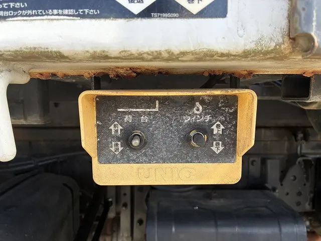 いすゞ エルフ BDG-NPR85AN(2WD)の写真41