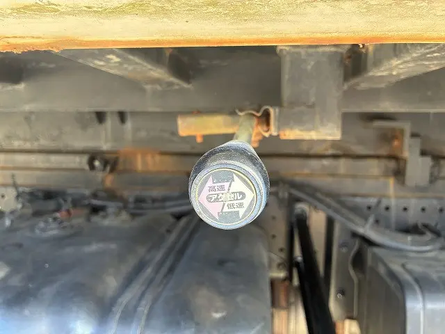 いすゞ エルフ BDG-NPR85AN(2WD)の写真42