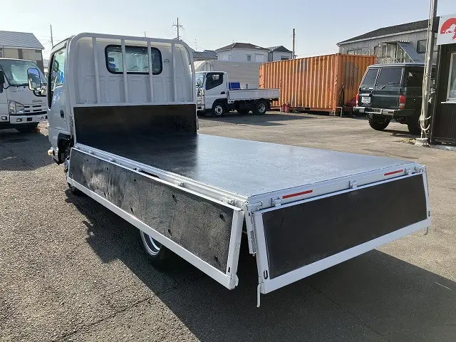 いすゞ エルフ TRG-NHR85A(2WD)の写真13