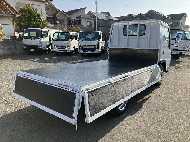 いすゞ エルフ TRG-NHR85A(2WD)の写真15