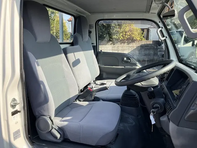 いすゞ エルフ TRG-NHR85A(2WD)の写真31