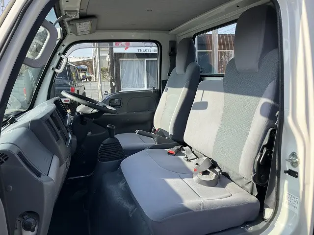 いすゞ エルフ TRG-NHR85A(2WD)の写真32