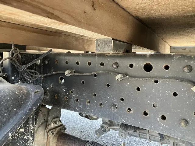 いすゞ エルフ TRG-NHR85A(2WD)の写真45