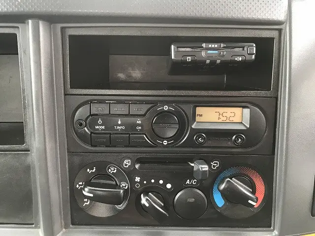 いすゞ エルフ 2RG-NMR88AR(2WD)の写真35