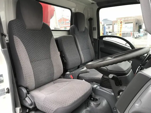いすゞ エルフ 2RG-NMR88AR(2WD)の写真39