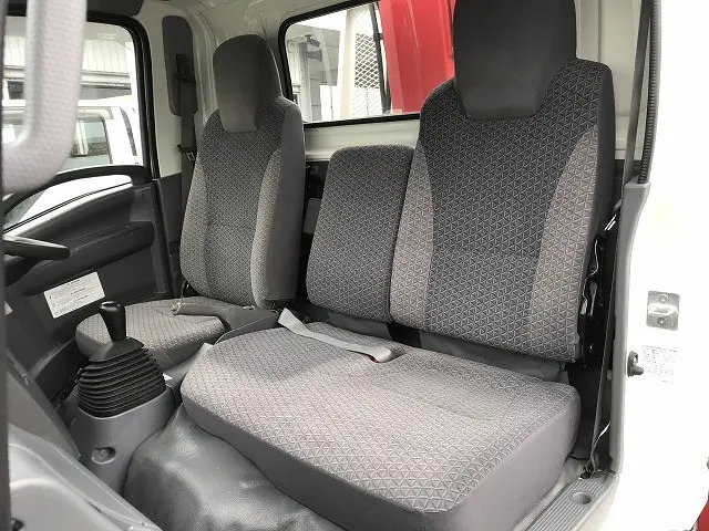 いすゞ エルフ 2RG-NMR88AR(2WD)の写真40