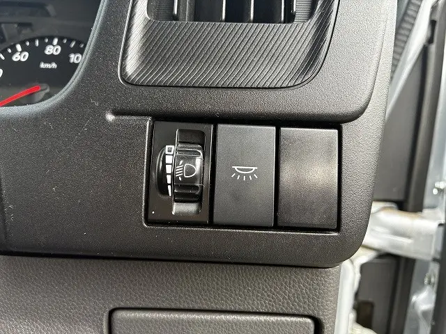 いすゞ エルフ 2RG-NPR88YM(2WD)の写真40