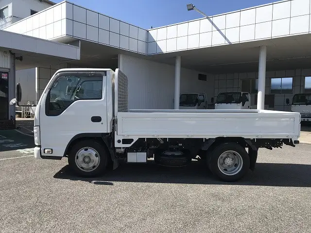 いすゞ エルフ 2RG-NKR88A(2WD)の写真7