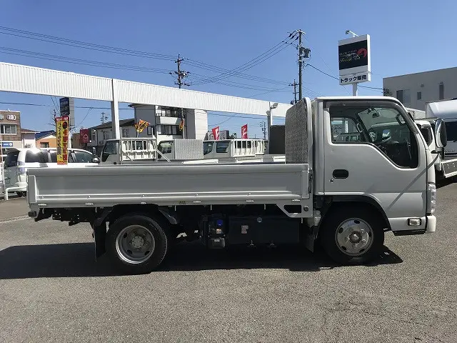 いすゞ エルフ 2RG-NKR88A(2WD)の写真8