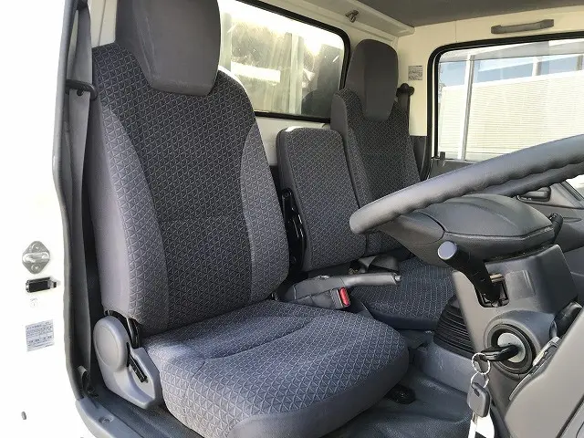 いすゞ エルフ 2RG-NKR88A(2WD)の写真32