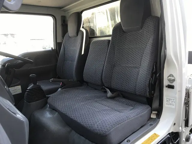 いすゞ エルフ 2RG-NKR88A(2WD)の写真33