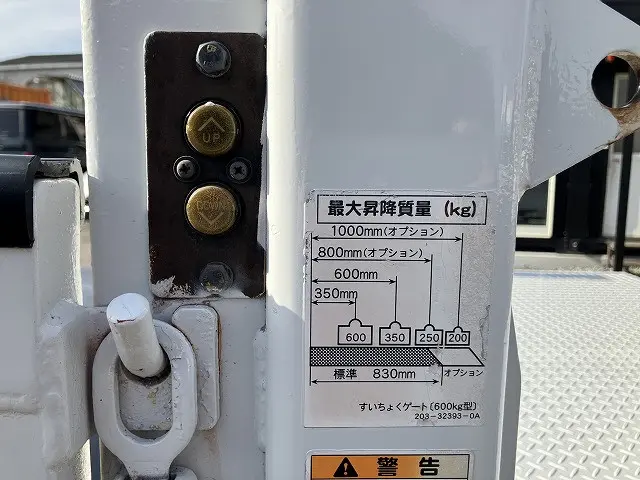 三菱 キャンター TPG-FDA00(4WD)の写真24