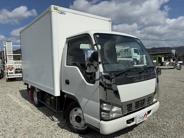 いすゞ エルフ PB-NKR81AN(2WD)の写真3