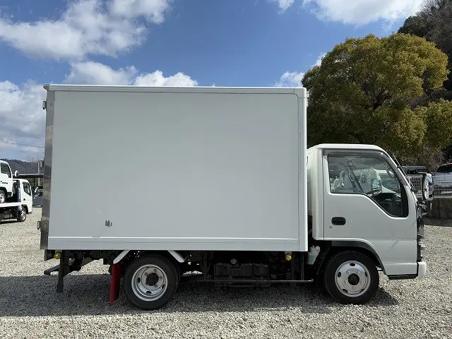 いすゞ エルフ PB-NKR81AN(2WD)の写真5
