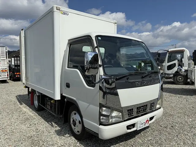 いすゞ エルフ PB-NKR81AN(2WD)の写真10