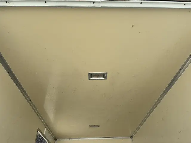 いすゞ エルフ PB-NKR81AN(2WD)の写真30