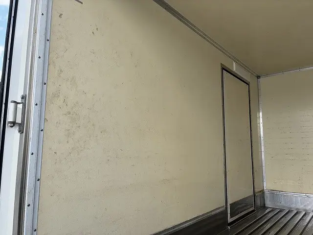 いすゞ エルフ PB-NKR81AN(2WD)の写真31