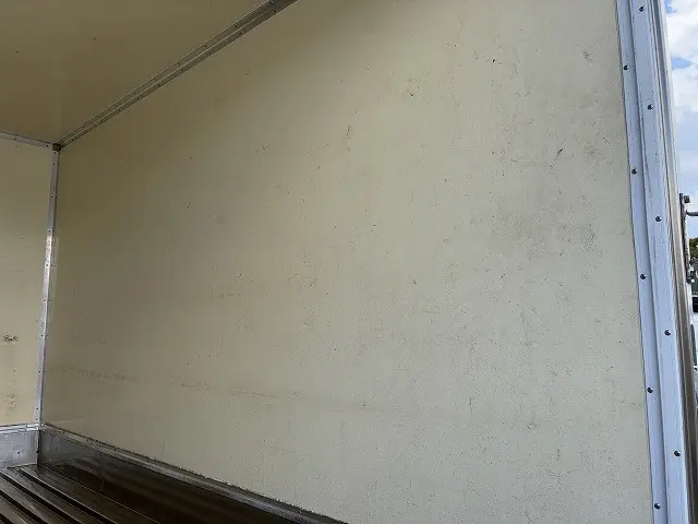 いすゞ エルフ PB-NKR81AN(2WD)の写真32