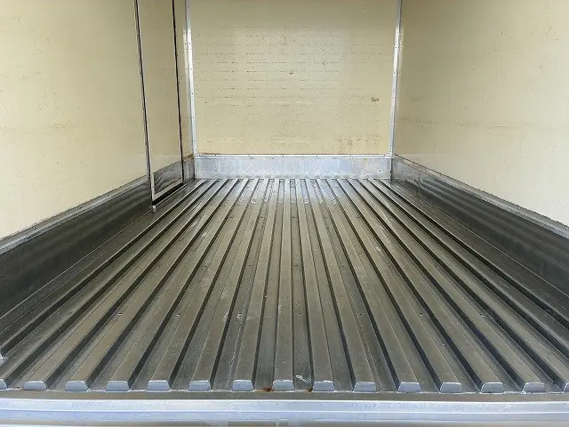 いすゞ エルフ PB-NKR81AN(2WD)の写真33