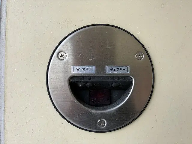 いすゞ エルフ PB-NKR81AN(2WD)の写真34