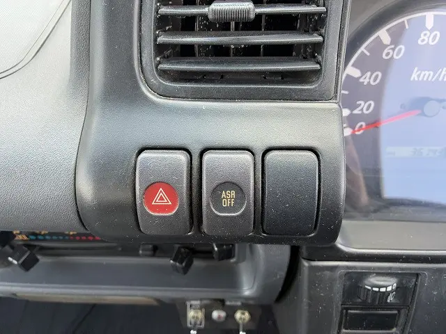 いすゞ エルフ PB-NKR81AN(2WD)の写真35