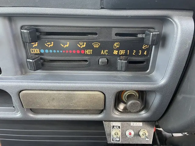 いすゞ エルフ PB-NKR81AN(2WD)の写真36
