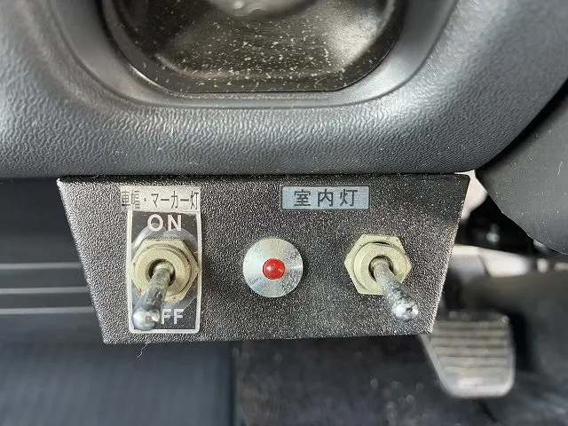 いすゞ エルフ PB-NKR81AN(2WD)の写真37