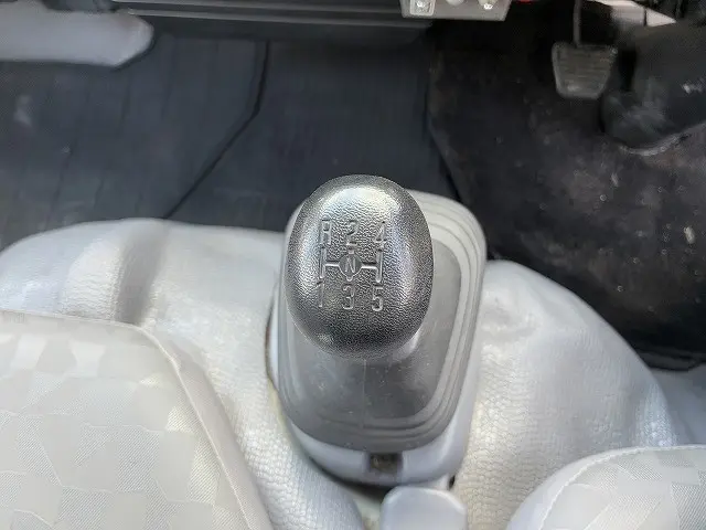 いすゞ エルフ PB-NKR81AN(2WD)の写真38