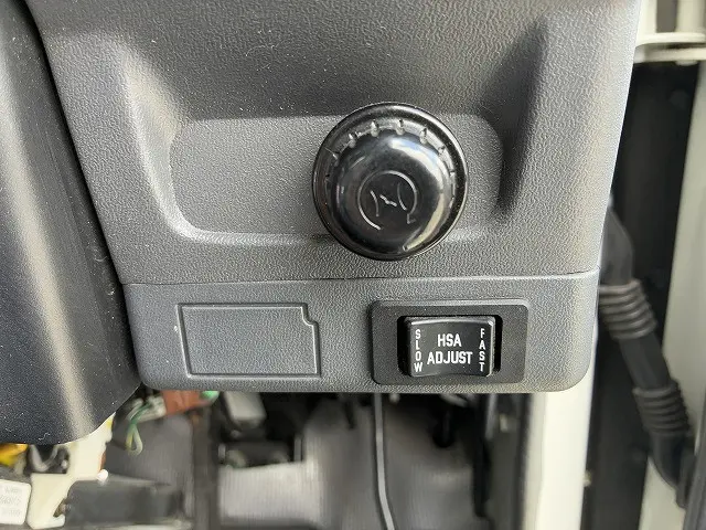 いすゞ エルフ PB-NKR81AN(2WD)の写真40